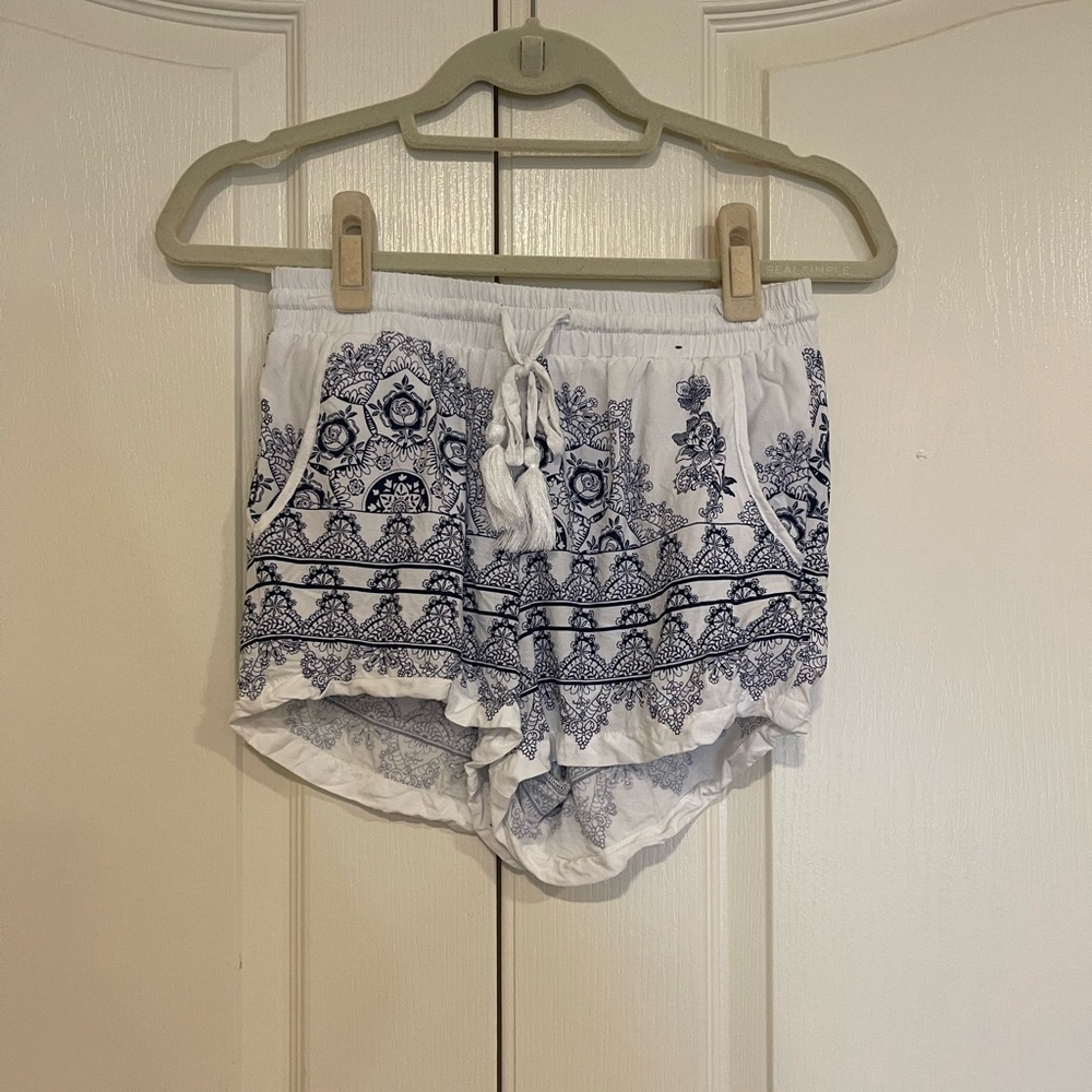 Atmosphere blue and white mandala floral shorts​​​​​​​​